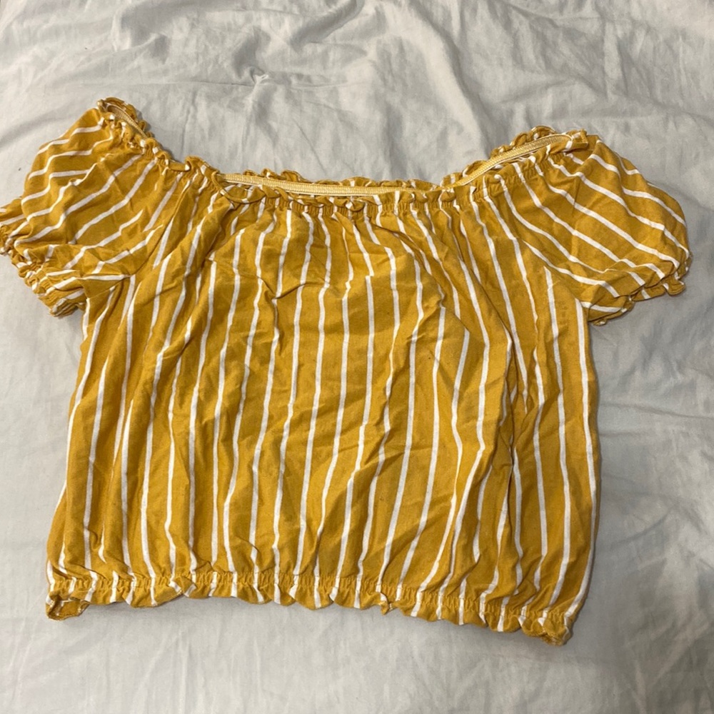 American eagle off the shoulder crop tee. Size xs
